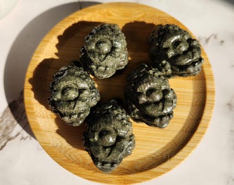 Beautiful pyrite money toad carvings, money frog