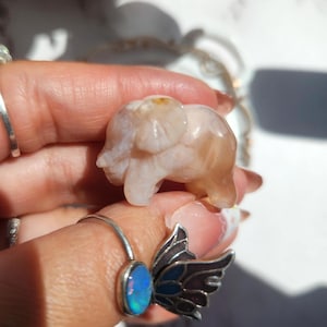 Gorgeous hand carved mini flower agate elephant, self standing, natural flower agate 12A