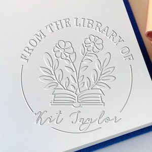 Grabador de libros personalizado / Personalice cada página con iniciales o una frase significativa / Grabador de páginas / Como un regalo sofisticado para los amantes de los libros