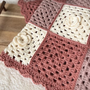 Crochet Baby Blanket Pattern in English & Dutch - Digital Instant PDF - Flower Granny Square video tutorial - Baby shower gift basket