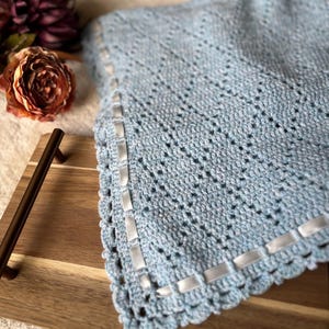 Patrón de crochet para manta de bebé acogedora - Instrucciones en inglés (EE. UU.) y holandés - Tamaño personalizable - Cestas de regalo