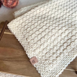 Cozy Crochet Baby Blanket Pattern - English and Dutch Instructions - Customizable Sizes -Instant Digital PDF Download- Baby shower gift idea