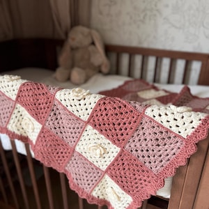 Cozy Baby Blanket Crochet Pattern in English & Dutch - Digital Instant PDF - Flower Granny Square video tutorial - Baby shower gift idea