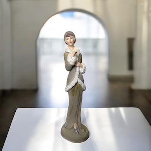 Vintage Art Deco Elegant Lady Decorative Resin Figurine c2000s l Lady | Ladies | Women | Woman | Figure | Winter | Sculpture | 1920&#39;s Style