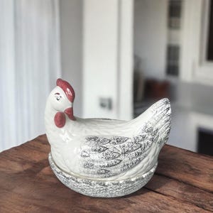 Vintage Fairmont & Main &quot;Charlotte&quot; Ceramic Nesting Hen Egg Holder c1990s | Chicken | Farmhouse | Country Cottage | Kitchen | Tureen |