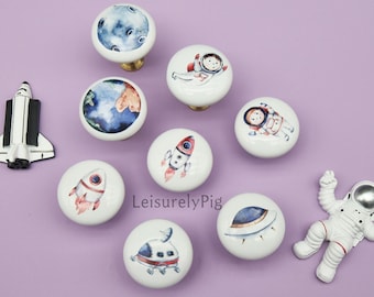 Bouton en céramique sur le thème de l'espace, poignée de tiroir astronaute planète fusée, boutons décoratifs colorés pour chambre d'enfant