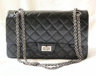 Vintage Black Quilted Pattern Leather Top Designer Double Flap Shoulder Bag.  Interlocking  Logo & Double Chain-Link Accent