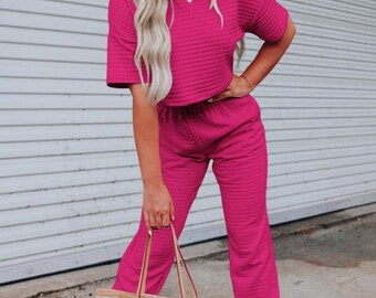 Ensemble t-shirt court texturé et pantalon de jogging - Rose rouge