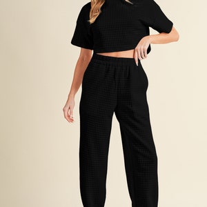 Set maglietta corta testurizzata e pantaloni jogger Nero immagine 2