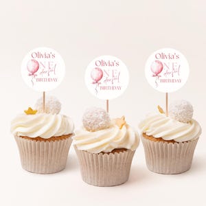 Plantilla personalizada para cupcakes, primer cumpleaños de niña, plantilla imprimible para cupcakes DIY, lazo rosa coqueto para cumpleaños.