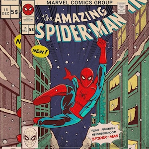 Puede incluir: Una portada de c&oacute;mic vintage con Spider-Man balance&aacute;ndose por una ciudad nevada de noche. La portada es roja, azul y amarilla con el t&iacute;tulo "The Amazing Spider-Man" y el texto "Your Friendly Neighborhood Spider-Man".