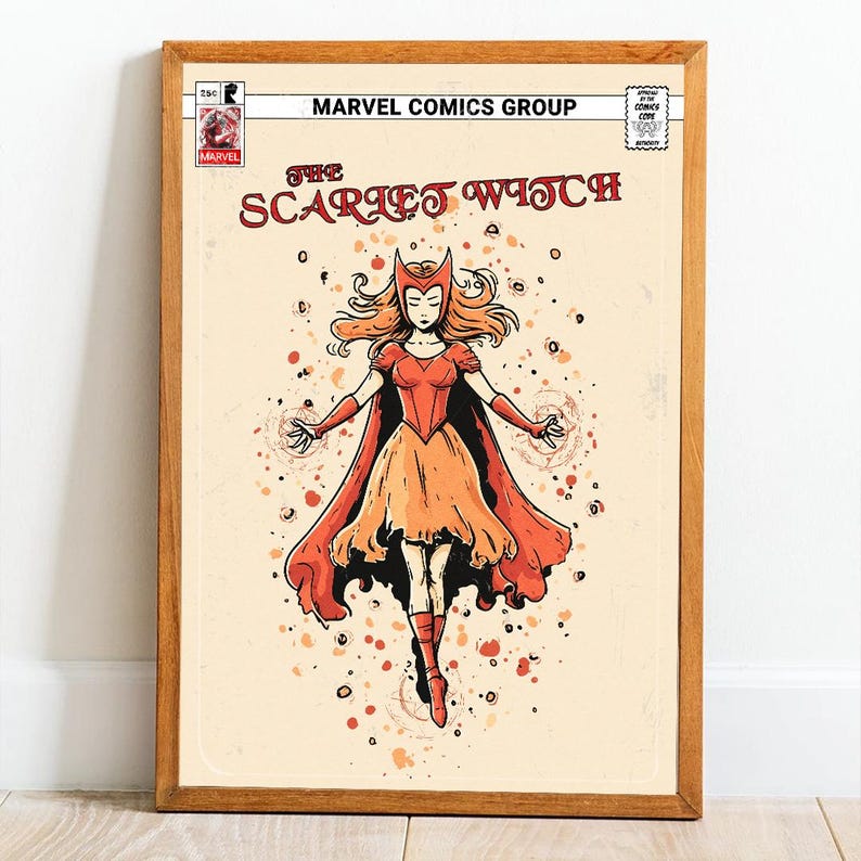 Op de afbeelding: Een ingelijste comic book cover met "The Scarlet Witch" van Marvel Comics. De illustratie toont een vrouw in een rood en oranje kostuum met een cape, omringd door energie-effecten. De lijst is van hout.