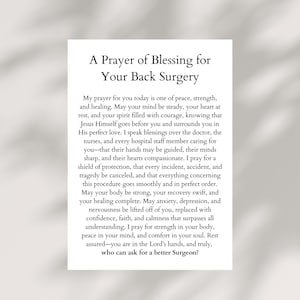 Peut inclure: Une carte blanche avec du texte noir. Le texte dit "Une prière de bénédiction pour votre chirurgie du dos". Le texte est une prière de guérison, de force et de paix pendant la chirurgie du dos.