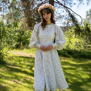 Mönster för Lily-klänning: Vintagestil med bjälkar, spetsinsatser och puffärmar (PDF-mönster)