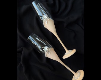 Bruiloft champagne fluiten beige, Roosteren fluiten Bruid en Bruidegom, Bruiloft bril elegant met parels, gouden kristal, Jubileum huwelijkscadeau