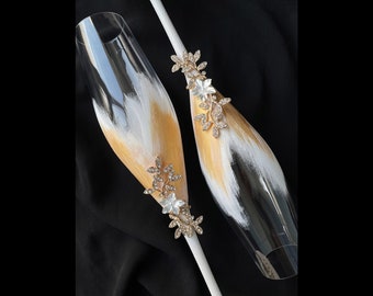 Bruiloft champagne fluiten goud, roosteren fluiten bruid en bruidegom, bruiloft glazen elegant, gepersonaliseerde bruiloft toast bekers met broche