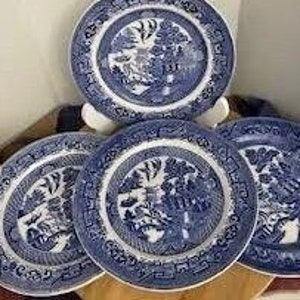 A Lot of 4 Blue And White  Dinner Plates, Willow Pattern Vintage, England