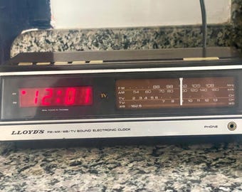 Vintage Lloyd’s Woodgrain Alarm Clock Radio | Model J267 | Retro Red LED Digital Display