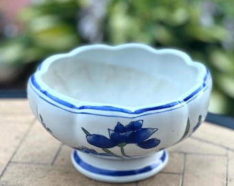 Vintage Floral Footed Planter Pot: Chinoiserie Garden Decor