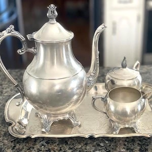 Vintage versilbert verzierte Tee-Set mit Tablett: Silber Serviergeschirr