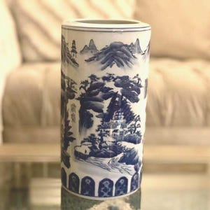 青色 陶器 花瓶 山の景色 Vintage Chinoiserie Porcelain Vase: Blue Mountain Landscape, 10