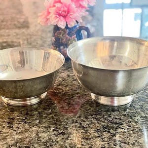2 Vintage  Silver Plate  Pedestal Serving Bowls,  Kent Silversmiths  and Paul Revere Reproduction Silver Bowls Serveware
