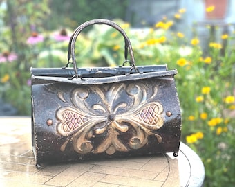 Vintage Metal Handbag Shaped Flower Rustic Basket/Planter Pot,  Outdoor  Porch Wall Decor