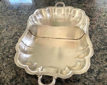 Tigelas vintage em prata com divisórias e bordas onduladas, com alças.