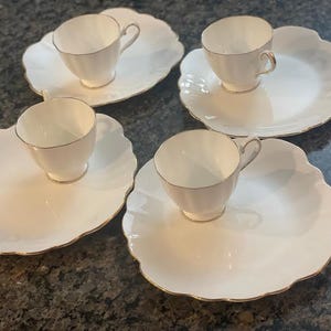 Vintage Elizabethan Taylor & Kent Fine Bone China Set of 4 Snack Plates with Teacups, White and Gold Trim Tea Set English Tea ware, England