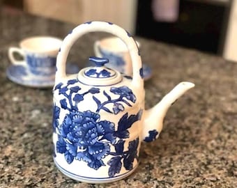 Vintage Chinoiserie Teekanne: Florales Blau-Weißes Porzellan Teegeschirr