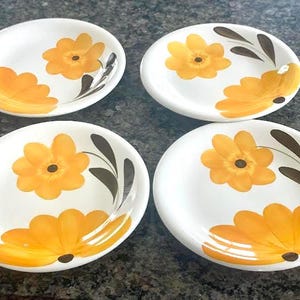 Hand-Painted Italian Pottery Plates: Yellow Floral Ceramic Dinnerware, Set of 4