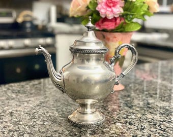 Cafeteira vintage Reed & Burton banhada a prata, bule de chá ornamentado com pé.