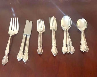 Vintage WM Rogers Silverplate Flatware Set: 25-Piece Replacement Silverware