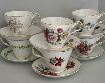 Vintage 1 Set mit 6 Teetassen und Untertassen aus Knochenporzellan. Regency English Verschiedene Blumenmuster, hergestellt in England