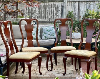 Set of 4 Drexel Heritage Solid Wood Cherry Traditional Queen Anne Style Dining Chairs