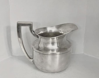 1900 年代のコレクター向け密封ピッチャー、WMFB 刻印ピッチャー