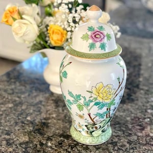 Vintage Andrea by Sadek Porcelain Japanese Lidded Chinoiserie Ginger Jar/Urn, Porcelain Vase Home Accent