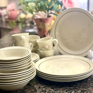 Royal Doulton Lambeth Florinda Vintage Dinnerware Set of 18 Pieces - 6 Dinner Plates, 6 Salad Bowls and 6 Cups and Saucers Tableware