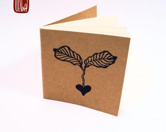 Mini Notizbuch mit Herzblatt Motiv | Handbedruckt, Linoldruck, Kraftpapier Umschlag