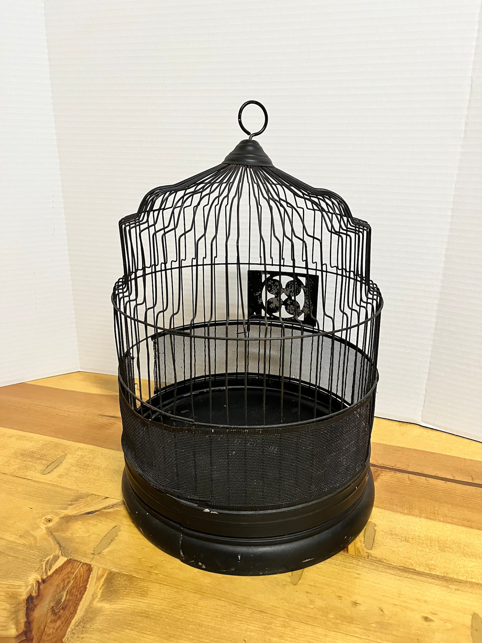 Stunning No Weld Macaw Cage Designs For Cafes image
