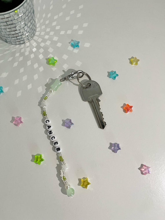 Handgemachter Sternzeichen-Schlüsselanhänger – Persönliches Talisman-Accessoire Aus Edelstahl