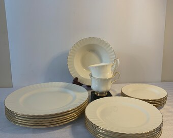 24 Pieces Royal Albert Affinity Cream & Gold 6 piece setting Fine Bone China Vintage In Very Good Condition 1995.