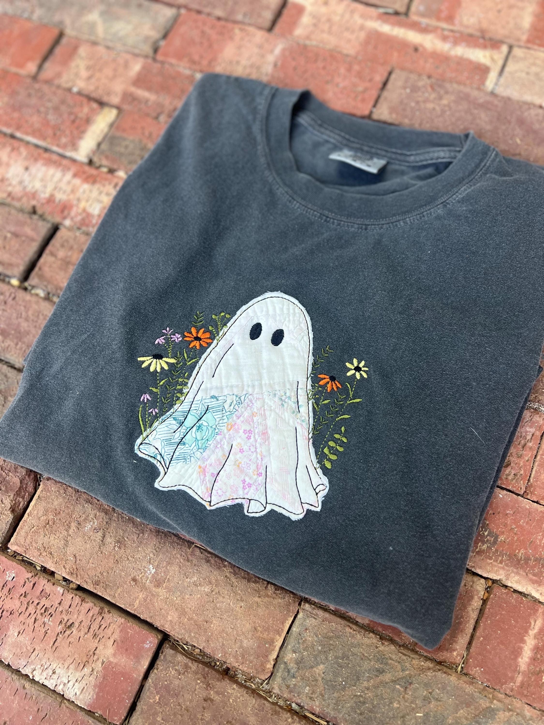 ghost applique shirt | Halloween shirt | ghost shirt | spooky tshirt | patchwork sweatshirt |ghouls shirt | wildflower tshirt