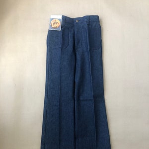 Vintage utsvängda jeans från 1970-talet, storlek S (B 29" L 36"), medelhög midja och smal passform med vida ben, rå denim från Lee med 4-Patch, obehandlad med etiketter