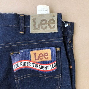 Lee Riders en denim brut vintage, taille L (l 33 po. L 34 po.). Taille moyenne, coupe classique et jambes droites légèrement fuselées. Carcasse avec étiquettes, fabrication syndicale