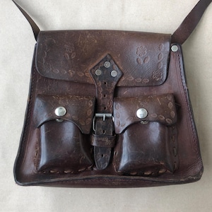 Sac cartable en cuir véritable des années 1970 avec deux poches sur le devant et bandoulière réglable, accessoire vintage