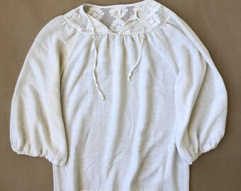 Biała bluzka z lat 70. z koronkowymi zdobieniami, rozmiar S, bluzka vintage z bufiastymi rękawami