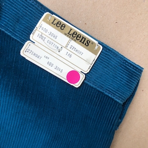 Women&#39;s 60s 70s Short Flared Corduroy Pants Size 27 / XXS Vintage Deadstock USA made Mid waist Lee Jeans