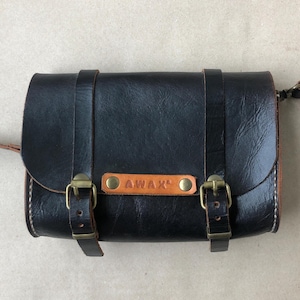 Bolso tipo cartera de piel artesanal AWAX, con correas con hebilla y correa de hombro ajustable