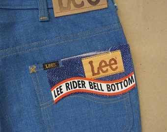 Lee Rider Bell Bottom 32 x 34 Svasato anni '80 Dead stock Vintage inutilizzato NWT Raro Denim Made in USA Pantaloni da discoteca con passanti per cintura extra lunghi